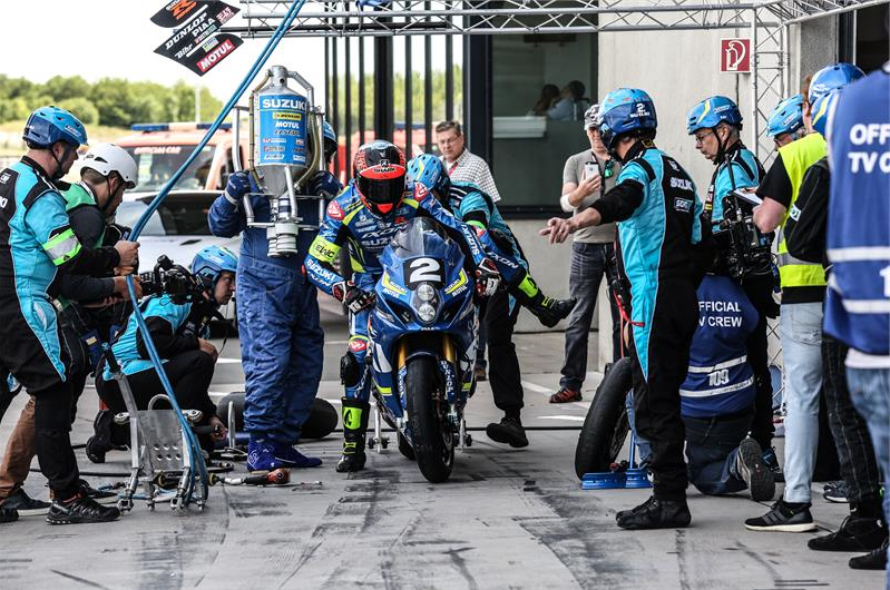 Suzuki Keeps EWC Series Title Alive After Fightback