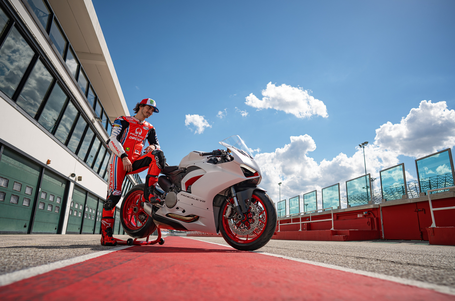 New White Rosso Panigale V2