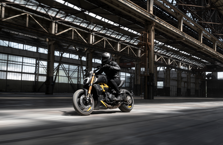 New “Black and Steel” Version For The Diavel 1260 S