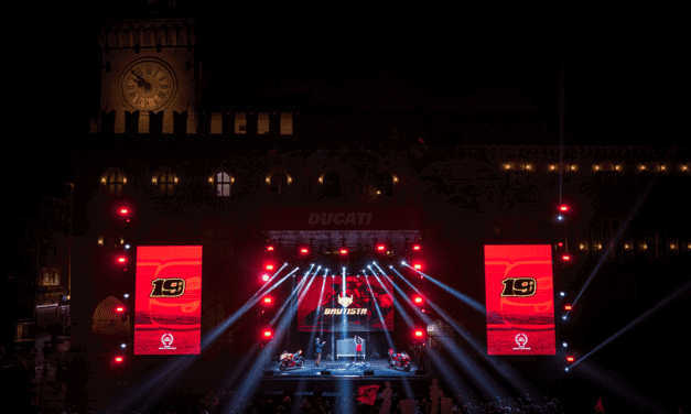Bologna & Piazza Maggiore Turn Red