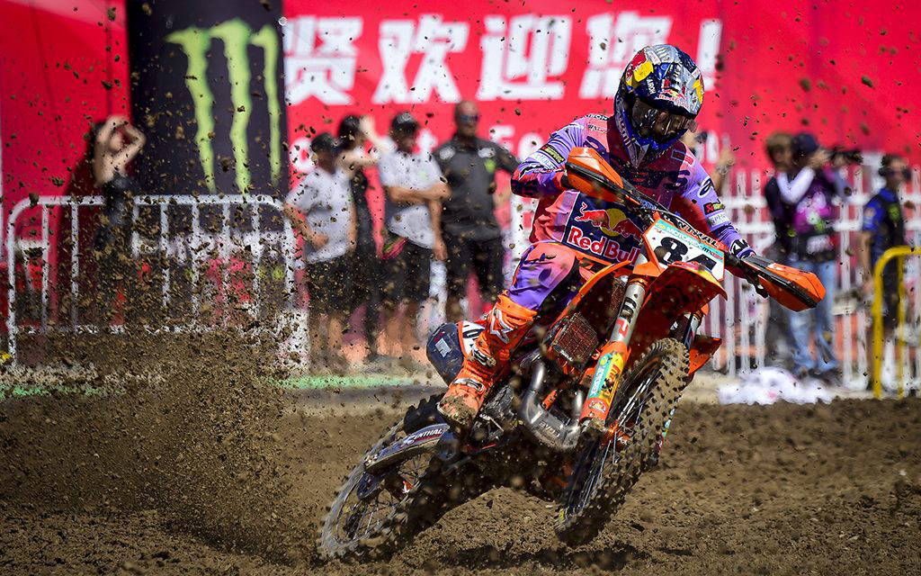 VICTORY IN THE HEAT FOR HERLINGS