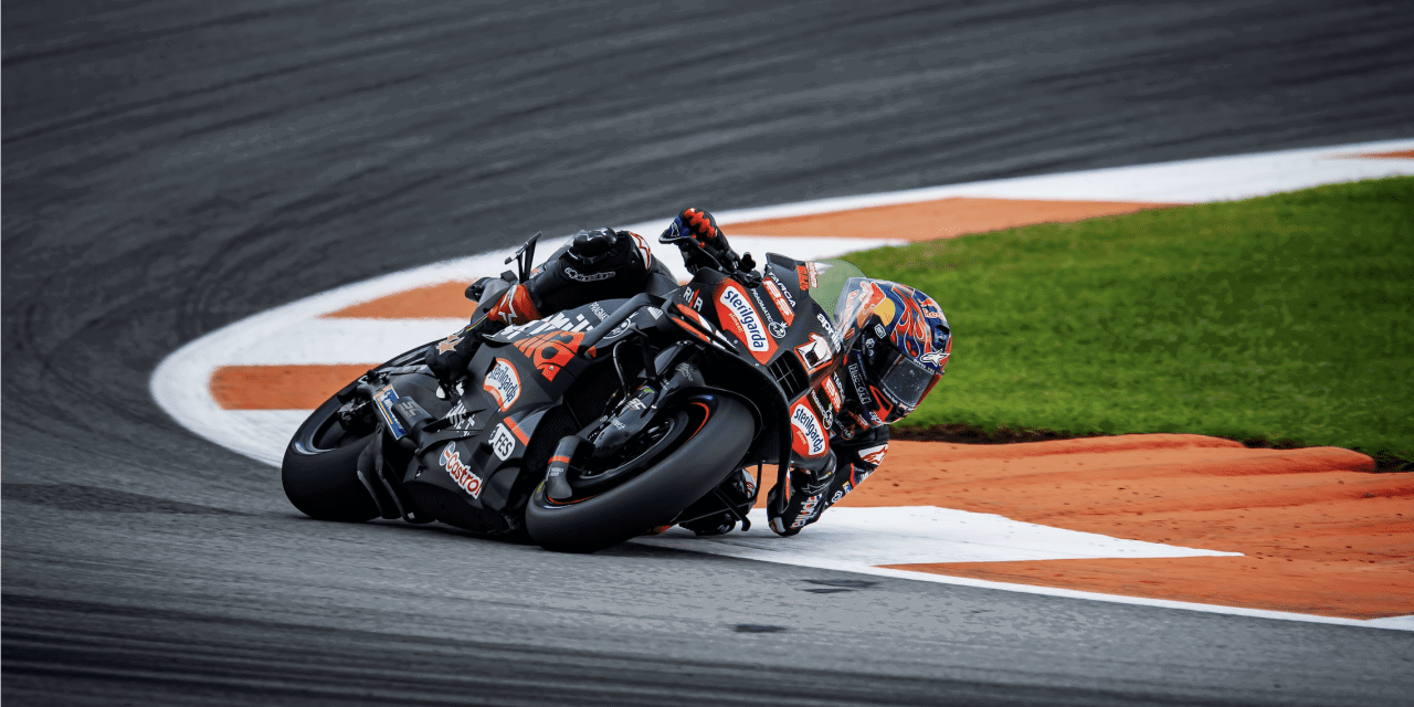 APRILIA ONE-TWO IN VALENCIA